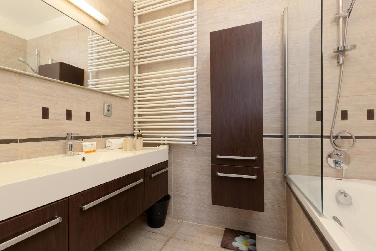 Residence On Wspolna Str. Apartment Warsaw By Renters エクステリア 写真