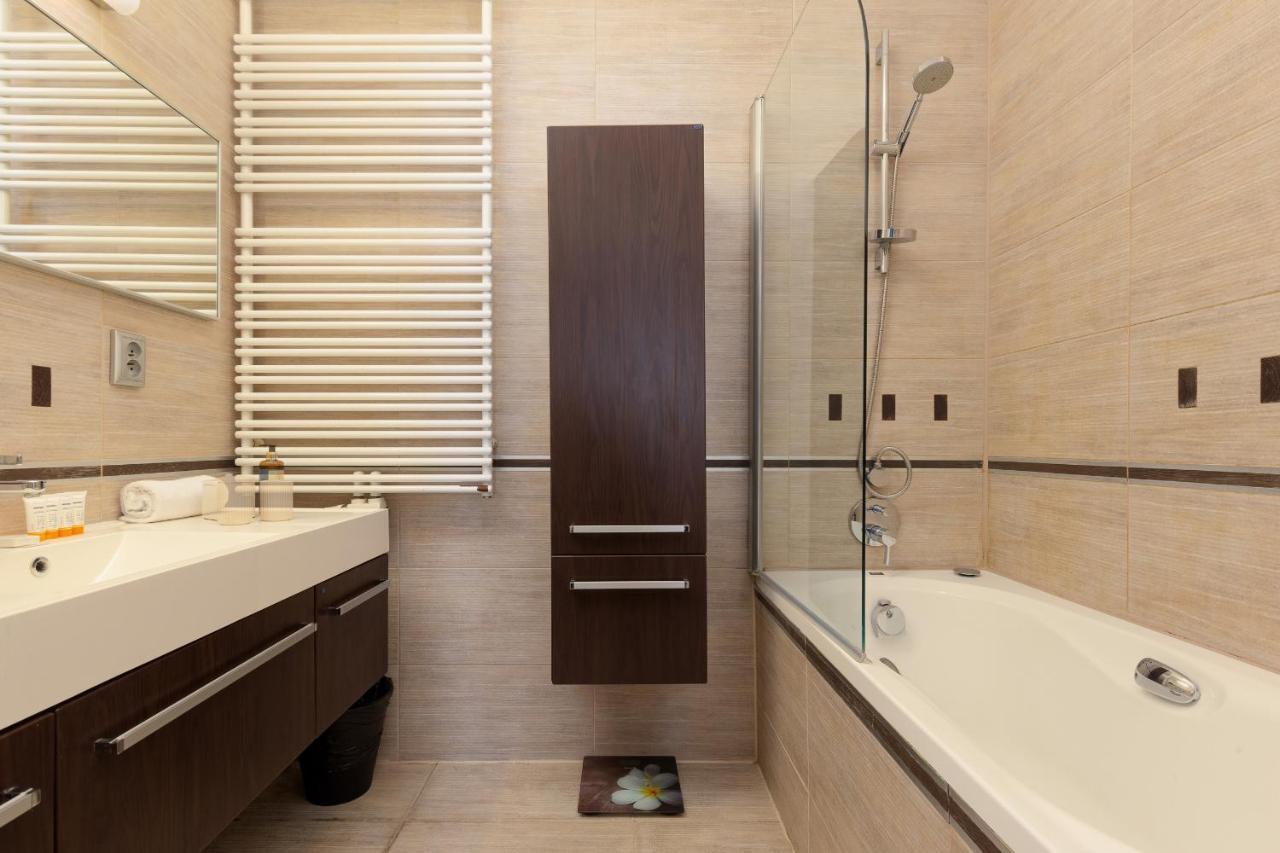 Residence On Wspolna Str. Apartment Warsaw By Renters エクステリア 写真
